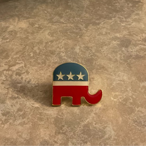 🇺🇸Republican Party Elephant Gold Pin!🐘 - Picture 6 of 11
